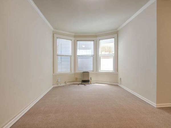 1BR/1BA Apartment · Jackson Heights photo 5
