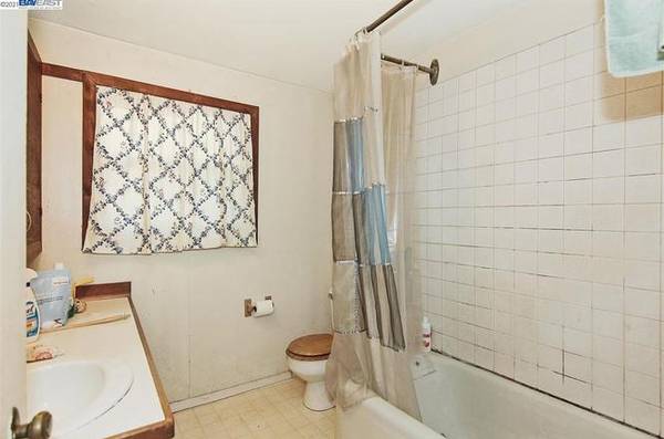 1BR/1BA Single Family House on Hawthorne Ave · Palo Alto photo 4