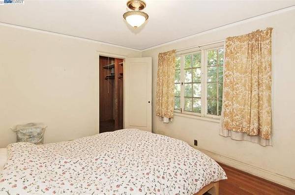 1BR/1BA Single Family House on Hawthorne Ave · Palo Alto photo 5