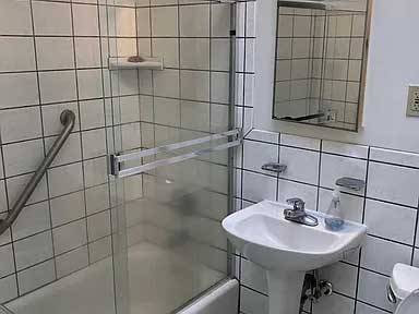1BR/1BA Apartment · Woodhaven photo 4