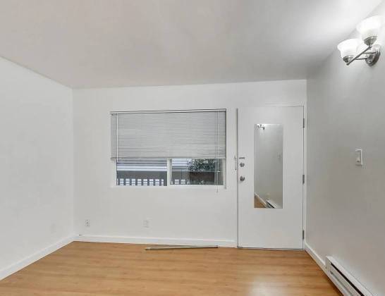 2BR/1BA Apartment · Forest Hills photo 3