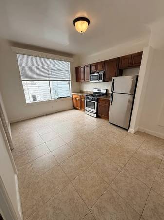 1BR/1BA Apartment · Fresh Meadows photo 3