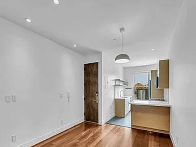 2BR/1BA Apartment · New York photo 2