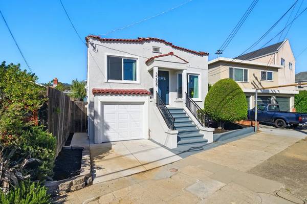 2BR/1BA In Law Adu on School St · Oakland photo 4