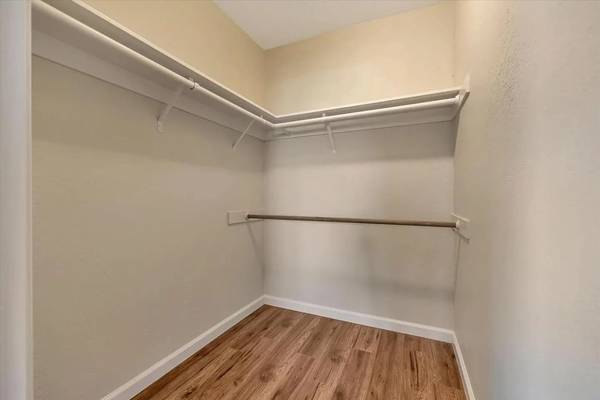 1BR/1BA Condo on Chestnut St Apt 27 · San Carlos photo 4