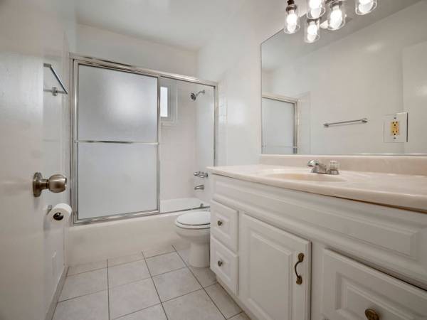 2BR/1BA Apartment · San Francisco photo 4