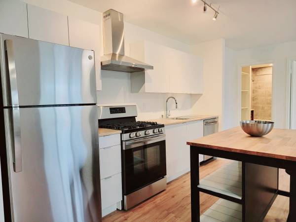 Redwood City: Remodeled 1 Bed 1 Ba W/ Private Balcony, A/c, In-unit Washer/dryer, &amp; Parking Included photo 2