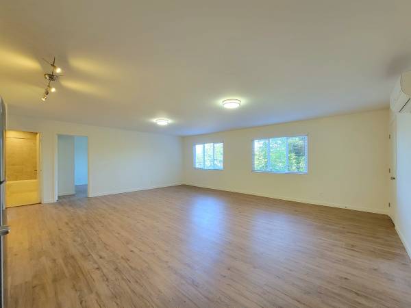 Redwood City: Remodeled 1 Bed 1 Ba W/ Private Balcony, A/c, In-unit Washer/dryer, &amp; Parking Included photo 3