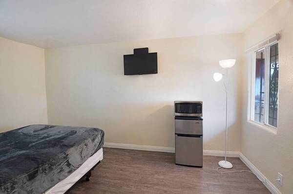 2BR/1BA Apartment · San Francisco photo 2