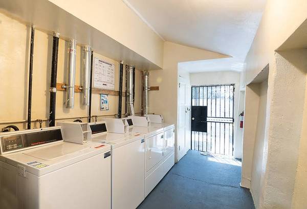 2BR/1BA Apartment · San Francisco photo 4