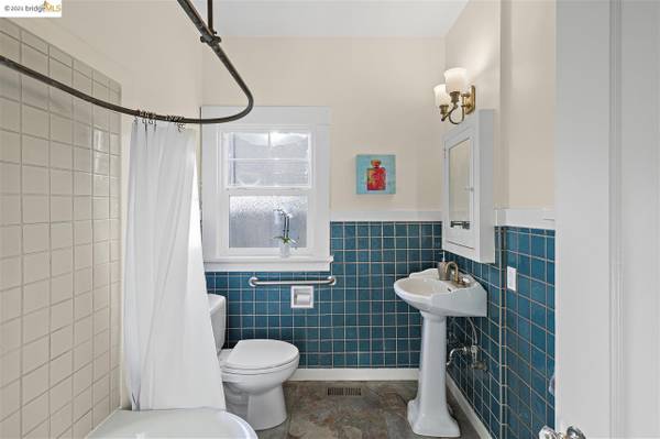 1BR/1BA Condo on Ashby Ave · Berkeley photo 3