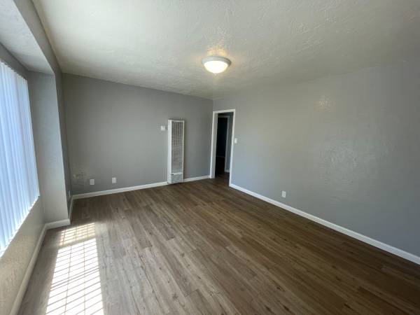 2BR/1BA Apartment on 98th Ave · Oakland photo 3