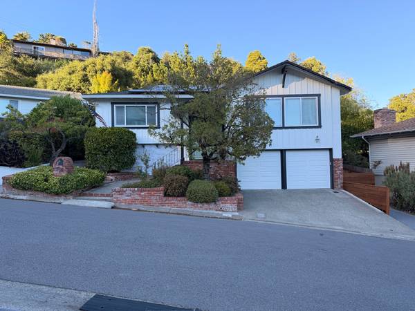 4BR/3BA Apartment · Greenbrae photo 2