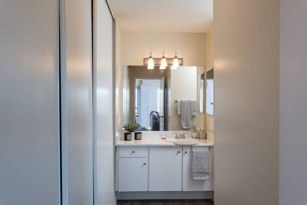 Apartments on Shore Line Dr · Alameda photo 2