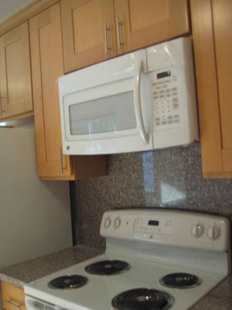 1BR/1BA Apartment on Karen Drive-Apt 1 · Santa Clara photo 5