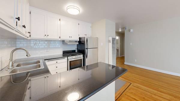 600 Oak photo 3