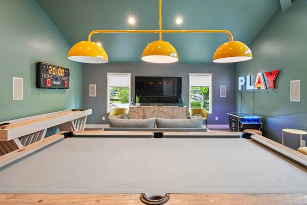 Apartments on Stoneridge Mall Rd · Pleasanton photo 2