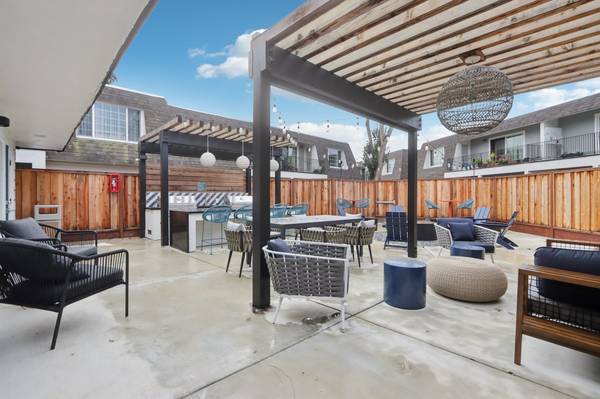Apartments on Fremont Blvd · Fremont