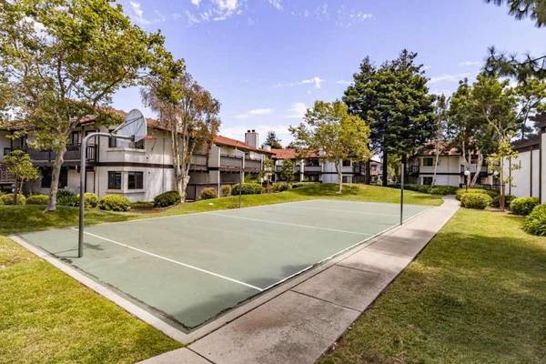 Condos on Paseo Padre Parkway · Union City photo 3