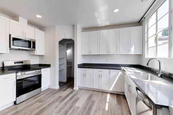 2BR/1BA Flat on Channing Way Unit A · Berkeley photo 4