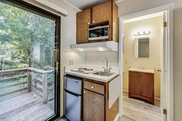 0BR/1BA Apartment on La Honda Road Unit · La Honda photo 4