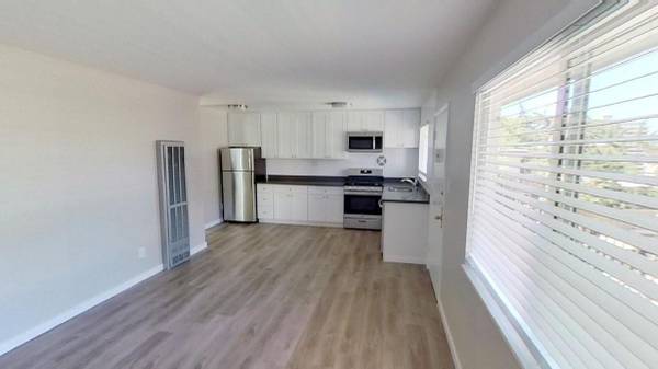 Apartments on Kingston Ave · Oakland photo 5