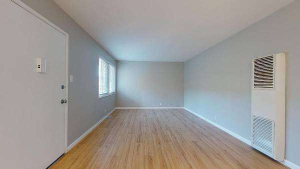 Apartments on Kingston Ave · Oakland photo 2