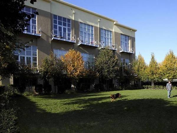 Apartments on W San Carlos St. · San Jose photo 2