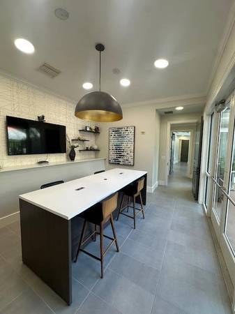 Apartments on E Evelyn Ave · Sunnyvale photo 4