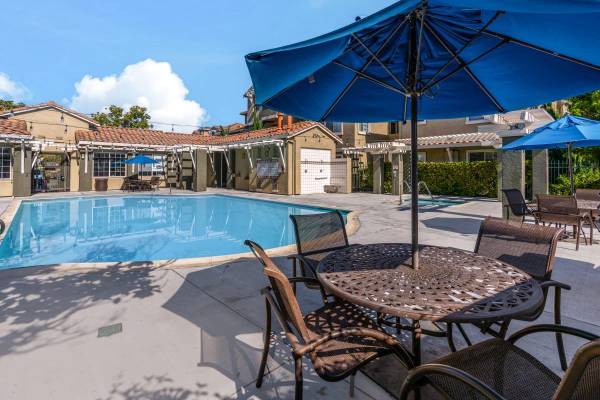 Apartments on Via Paviso · Cupertino photo 4