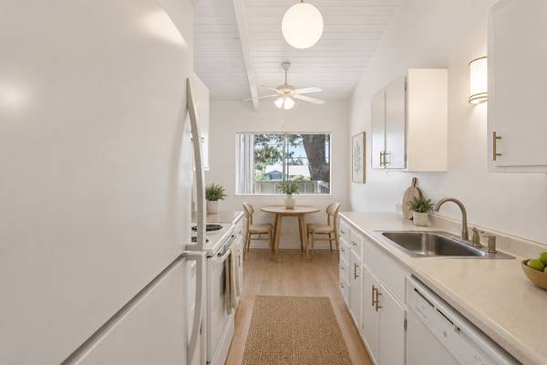 Apartments on Brae Burn Avenue · Union City photo 2