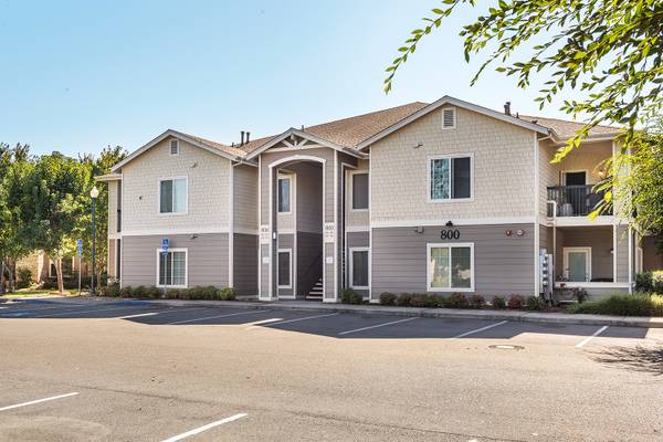 Vineyard Creek Apartments photo 2