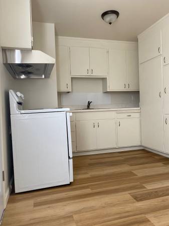 2BR/1BA Apartment · Albany photo 4