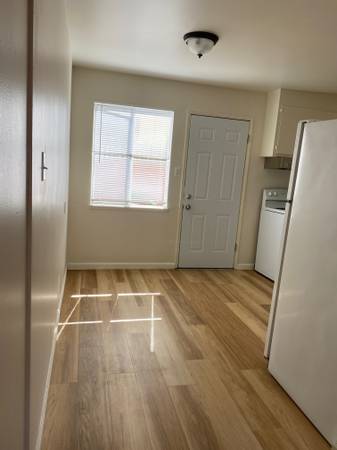 2BR/1BA Apartment · Albany photo 5