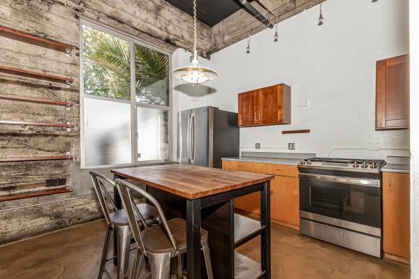 2BR/2BA Condo on Peralta St Apt 10 · Emeryville photo 4