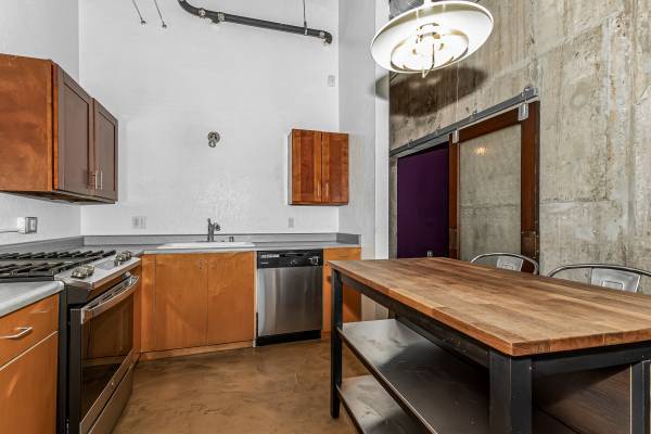 2BR/2BA Condo on Peralta St Apt 10 · Emeryville photo 2