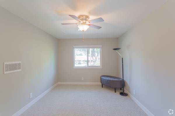 2BR/1BA Apartment · Union City photo 5