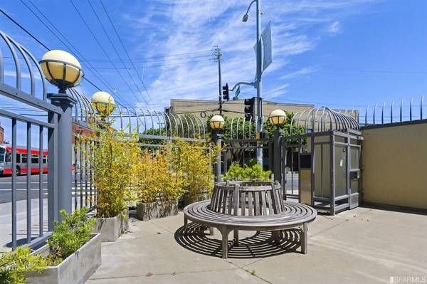 2BR/3BA Apartment · San Francisco photo 4