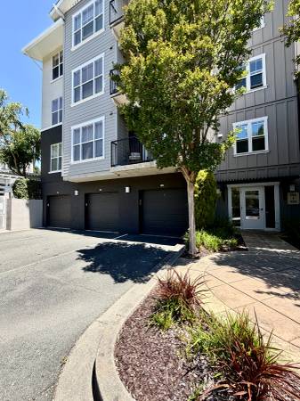 Townhouses on Round Barn Blvd · Santa Rosa photo 3