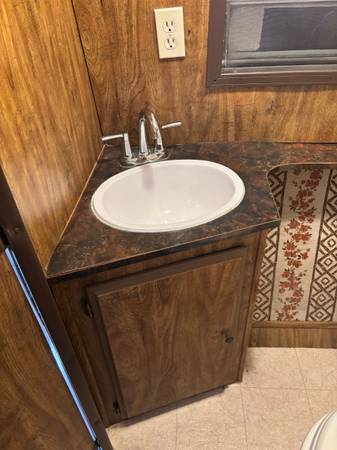 0BR/1BA In-Law · Deer Park photo 4