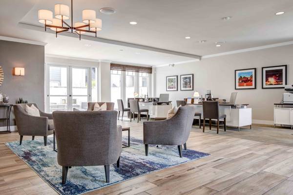 Apartments on Stoneridge Mall Rd · Pleasanton photo 4
