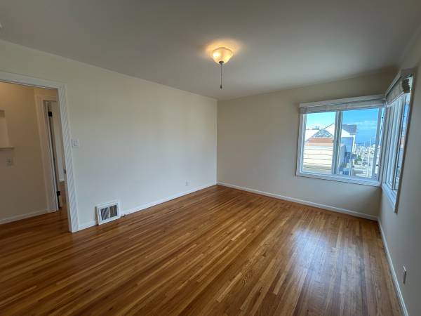 2BR/1BA Apartment · San Francisco photo 3