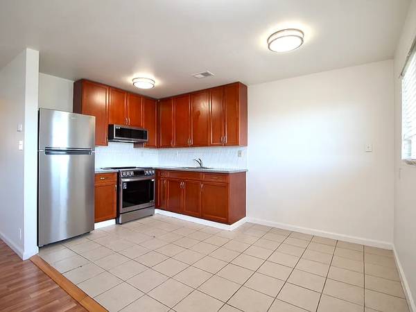2BR/1BA Apartment on Maubert Ave · San Leandro photo 3