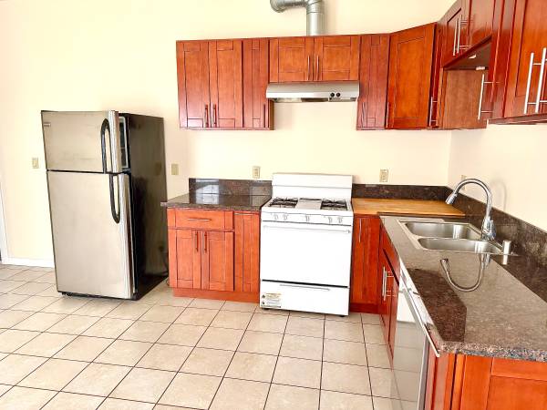2BR/1BA Apartment on Apgar Street · Emeryville photo 5