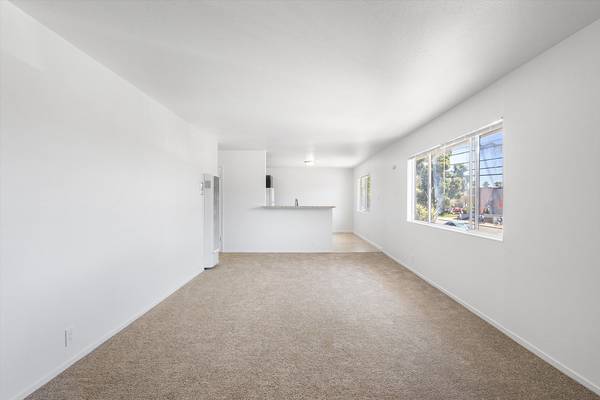 2BR/1BA Apartment on Otis Dr · Alameda photo 4