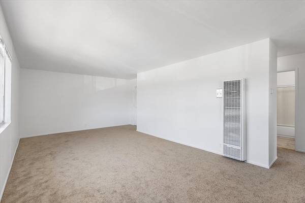 2BR/1BA Apartment on Otis Dr · Alameda photo 5