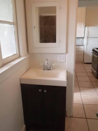 1BR/1BA Apartment on Fruitvale Ave · Oakland photo 5