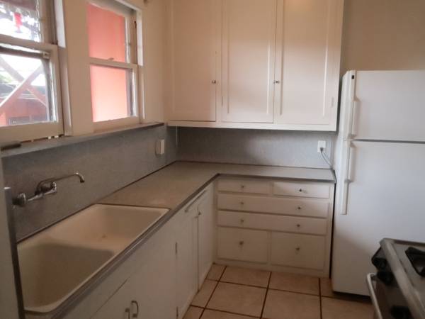 1BR/1BA Apartment on Fruitvale Ave · Oakland photo 4