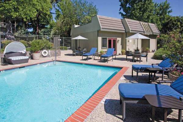 Lincoln Glen Apartments photo 2