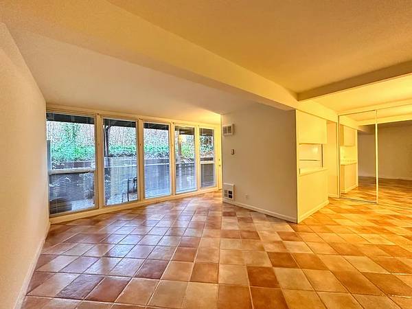 2BR/1BA Apartment on Echo Ave · Oakland photo 2